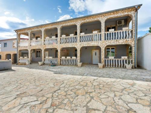 Snug Apartment In Vir With Sea Beach Nearby