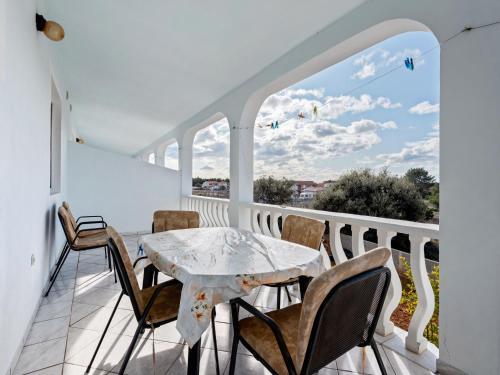 Snug Apartment In Vir With Sea Beach Nearby