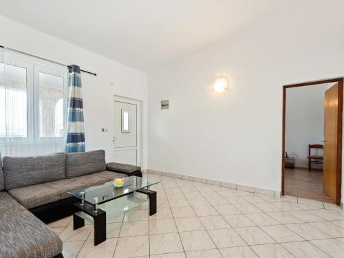 Snug Apartment In Vir With Sea Beach Nearby