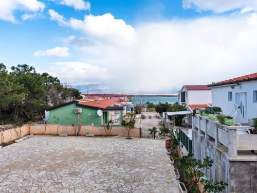 Snug Apartment In Vir With Sea Beach Nearby