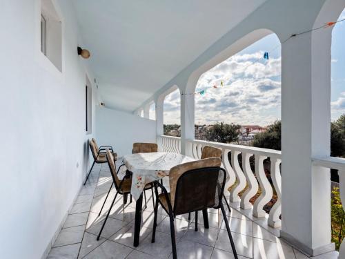 Snug Apartment In Vir With Sea Beach Nearby