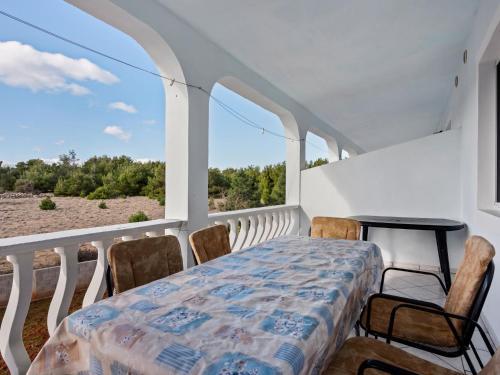 Modern Apartment In Vir With Balcony