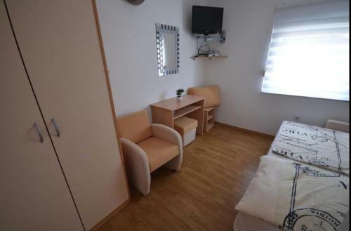 4 Apartments - Parking, Airco - 150 M To Beach