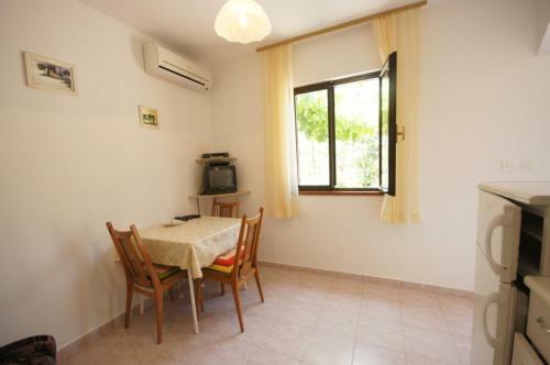 Holiday Home (139-3)