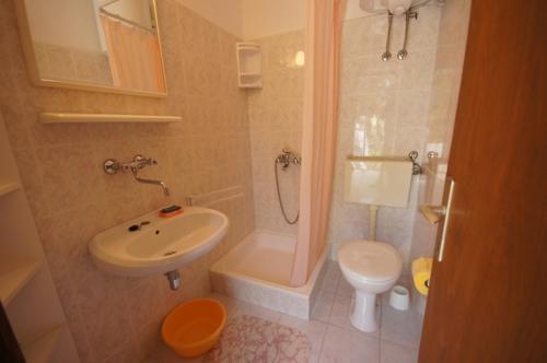 Holiday Home (139-3)