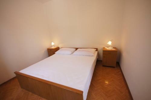 Holiday Home (139-3)