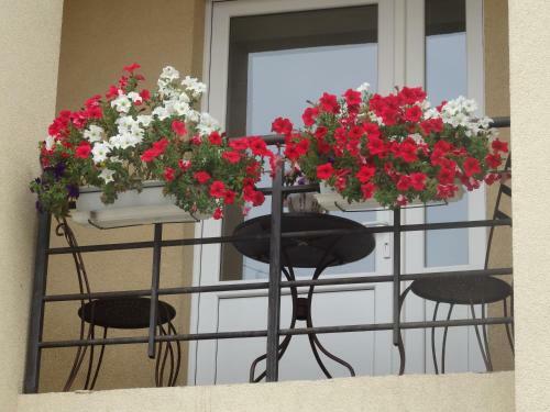 Happy Hotel