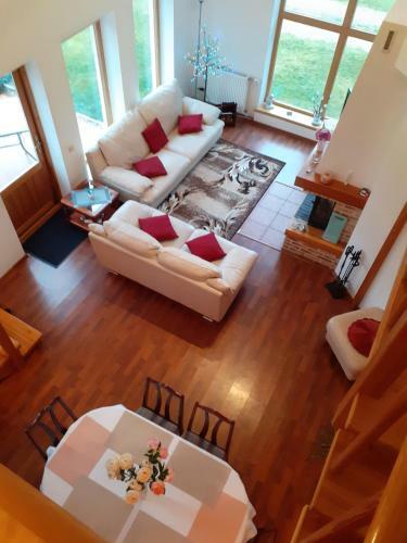 Forest Edge Lodge And House
