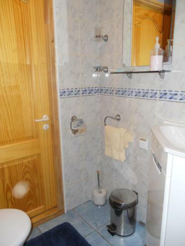 Forest Edge Lodge And House