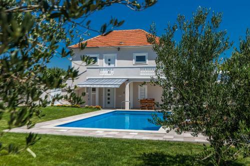 Villa Kristina Holiday Home With Private Swimmingpool