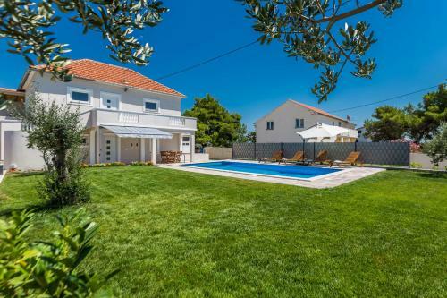 Villa Kristina Holiday Home With Private Swimmingpool