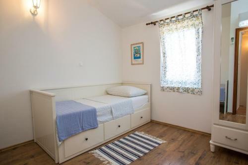 Holiday Home Marija-70m From Beach
