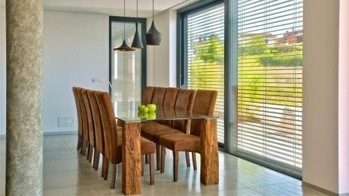 Hostal Eco-friendly Villa Aria With A Pool And A Party Room