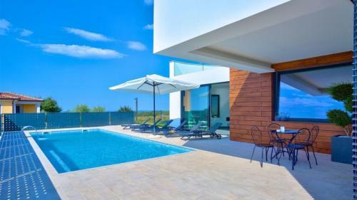 Hostal Eco-friendly Villa Aria With A Pool And A Party Room