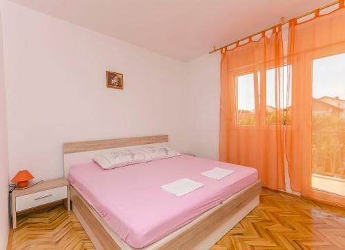 Hostal Rooms Mira