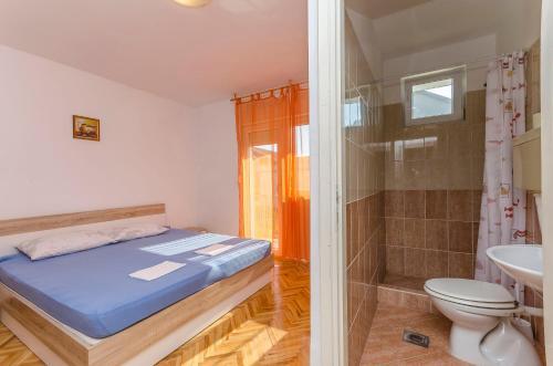 Hostal Rooms Mira