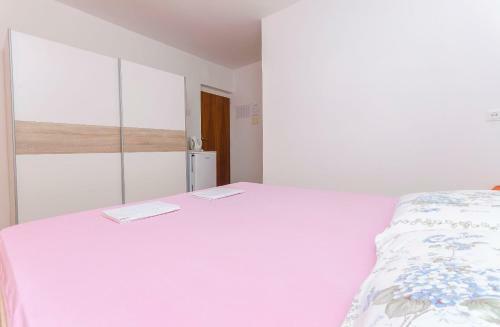 Hostal Rooms Mira