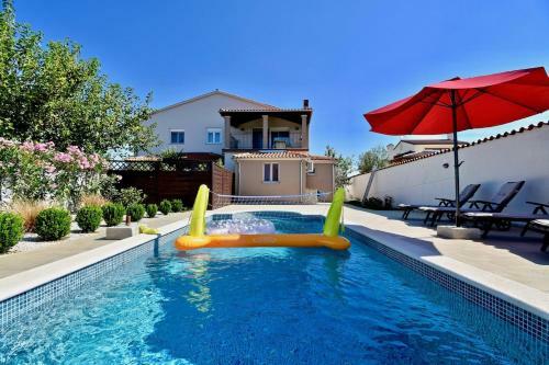 Spacious Apartment With Pool In Vodnjan