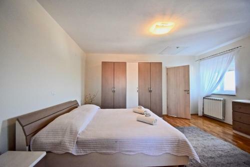 Spacious Apartment With Pool In Vodnjan