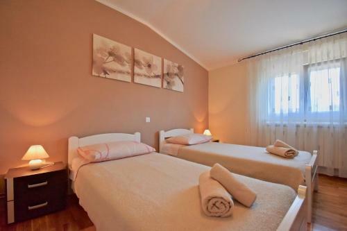 Spacious Apartment With Pool In Vodnjan