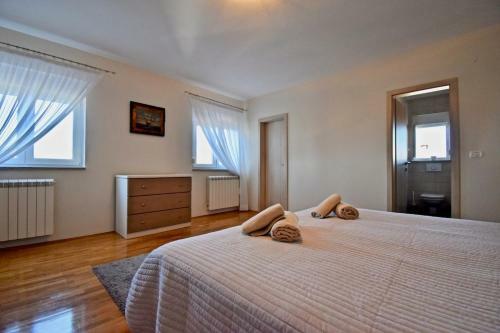 Spacious Apartment With Pool In Vodnjan
