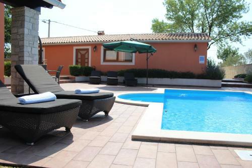 Villa Zara With Pool, Sauna, Gym And Game Room
