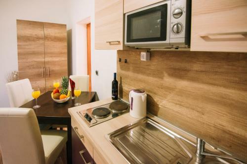 Beachfront Apartments With Private Parking Ae1183