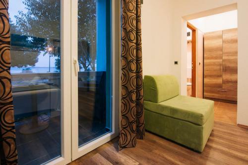 Beachfront Apartments With Private Parking Ae1183