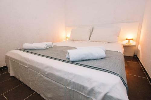 Beachfront Apartments With Private Parking Ae1183