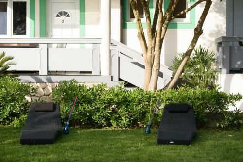 Beachfront Apartments With Private Parking Ae1183