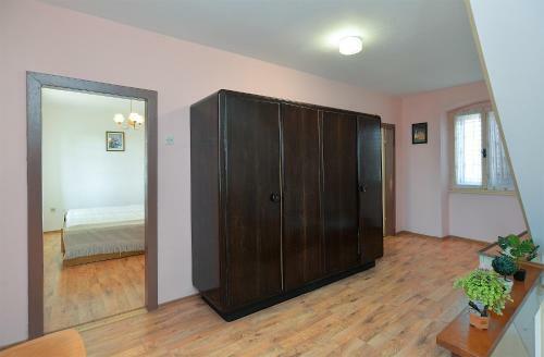 House Ve?naveri 2063
