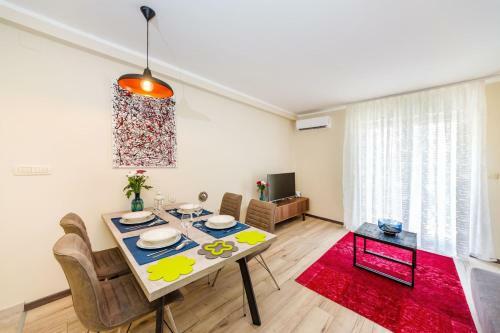 Apartamentos Ema 2br Apt. In Old Town Centre