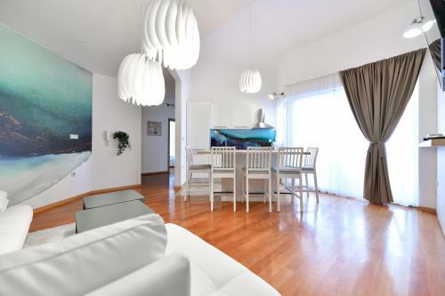Bellevue Hill Apartment