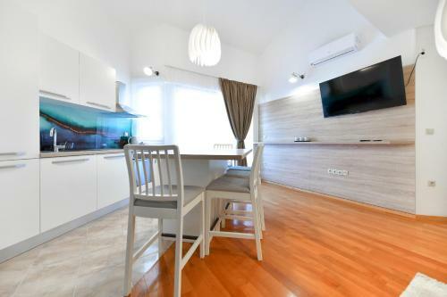 Bellevue Hill Apartment