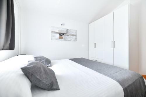 Bellevue Hill Apartment