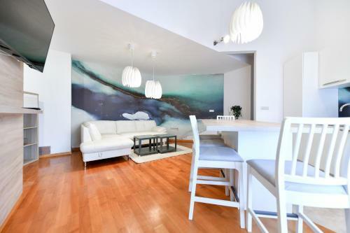 Bellevue Hill Apartment