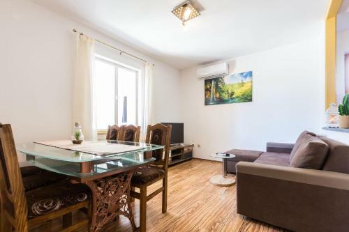 Kelava Apartments & Rooms