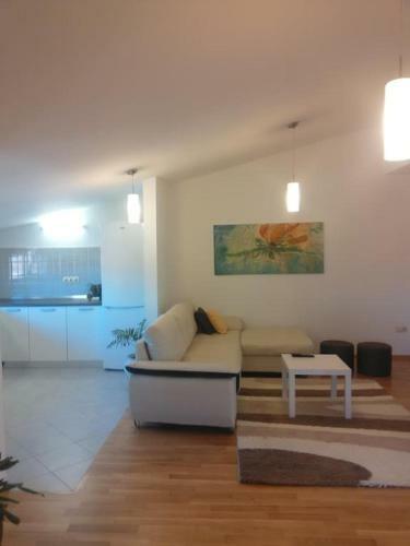 Apartments Marinka-with Backyard