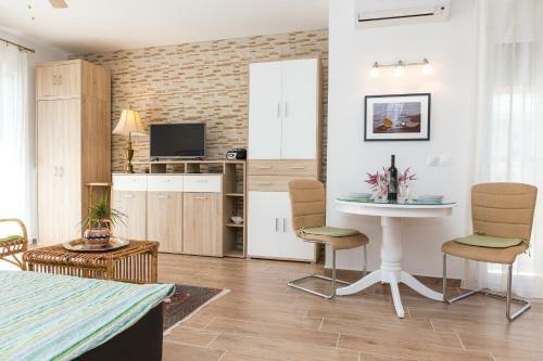 Apartments Emzi