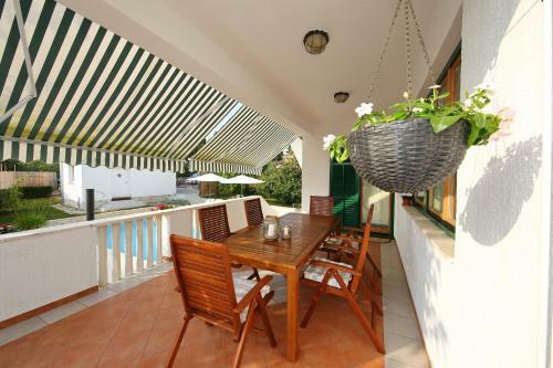 Villa With Pool Beatrix