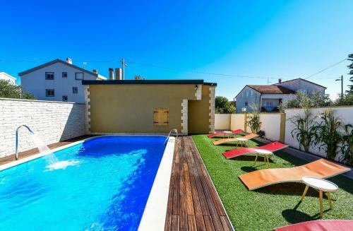 City Villa With Pool Yespeace