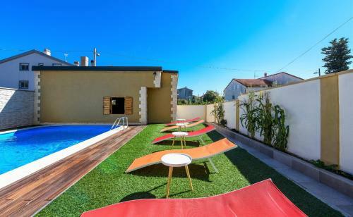 City Villa With Pool Yespeace