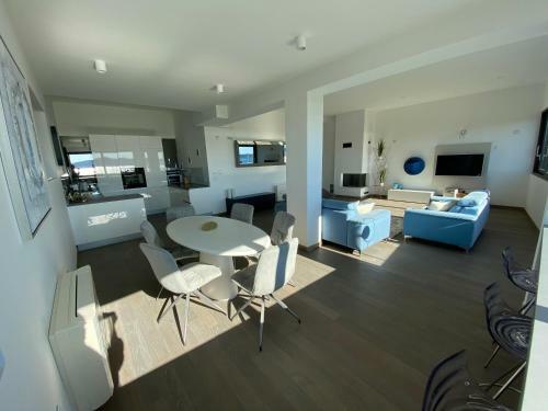 Apartamentos The View Luxury Residence With Pool