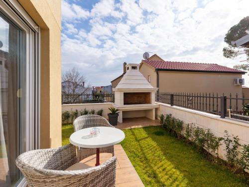 Modern Apartment In Zadar With Garden