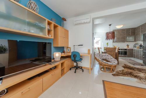 Romantic Oasis Modern Apartment
