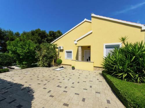 Villa With Pool Luna