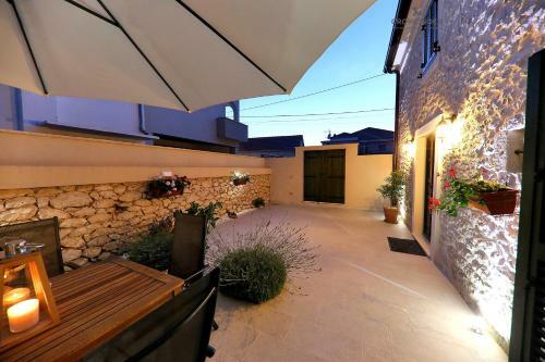 Extraordinary Villa Mari- Crowonder Group