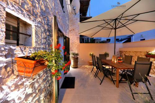Extraordinary Villa Mari- Crowonder Group