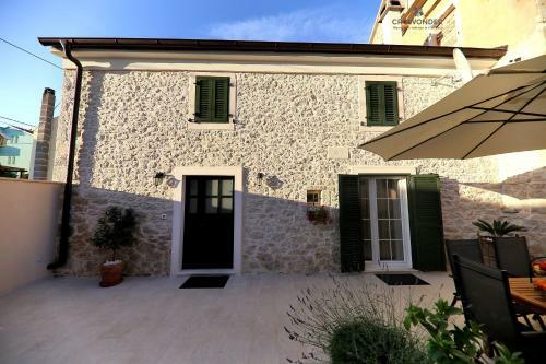 Extraordinary Villa Mari- Crowonder Group