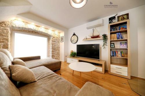 Extraordinary Villa Mari- Crowonder Group